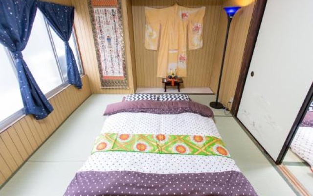 City Center 200 Years Old Traditional House Next to 2 Train Lines – Guest Rooms – Kyoto
