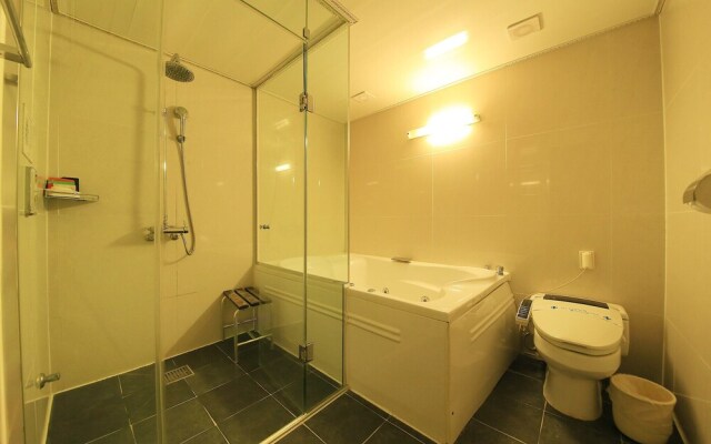 Hwagok Carlton Hotel