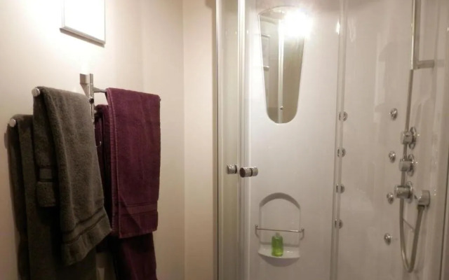 Middle House B And B