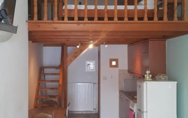 Schinas Apts.