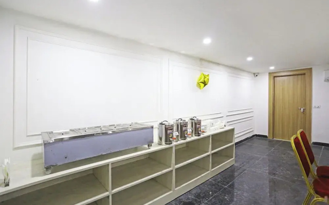 Hotel Decent Suites - Delhi Airport