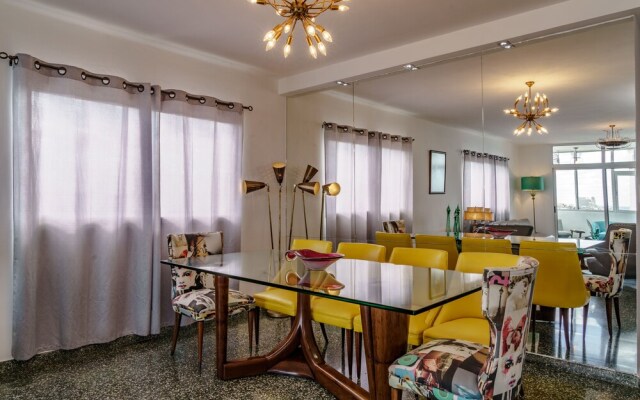 Leonidas Mid-Century Apartment