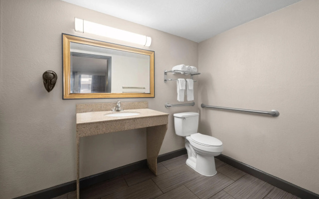 Days Inn by Wyndham College Park Airport Best Road