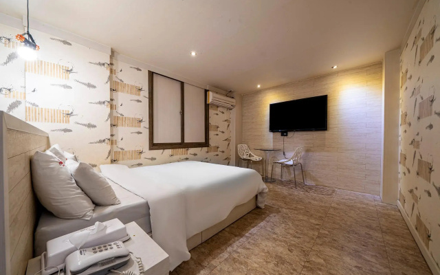 Fiona Hotel
