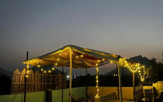 One Light Hostel