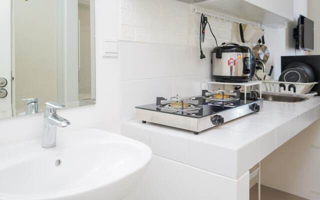 Beautiful and Comfy Studio at Silk Town Apartment