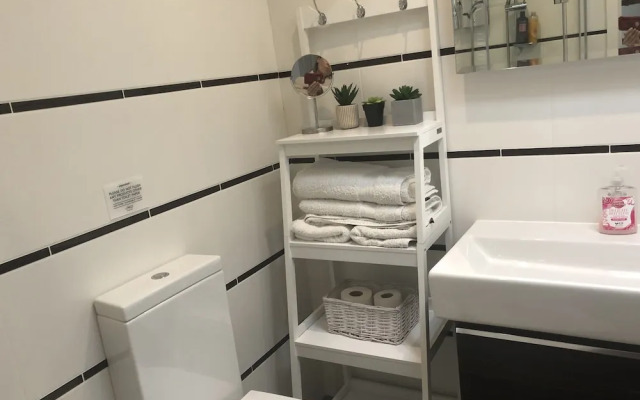 Countryside Annex- Sleeps 2, Free Parking & Garden