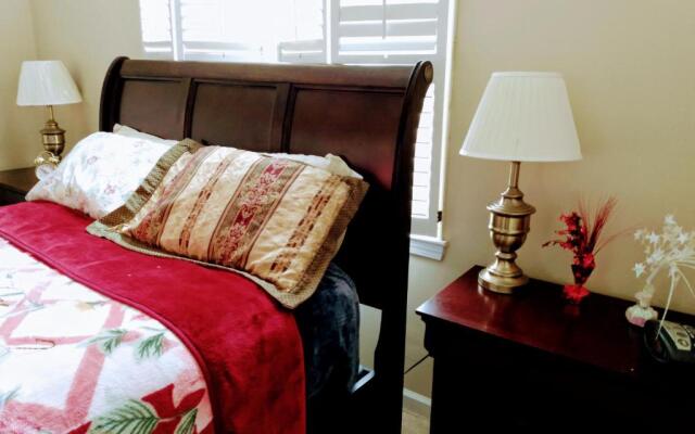 Private Room in Spanish Style Home