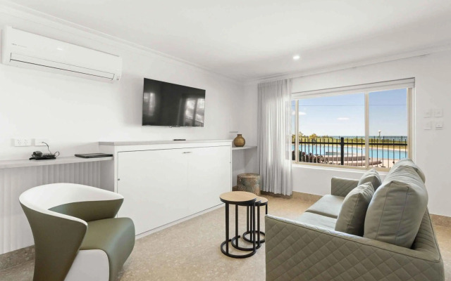 Moonlight Bay Suites