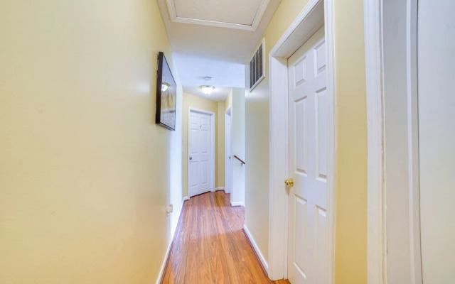 Spacious Champaign Home By University Of Illinois!