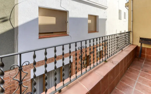 Spacious Apartment With Terrace