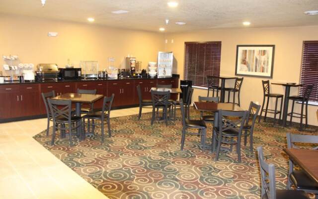 Castle Rock Inn & Suites