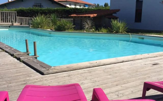 Bella Vista Guest Center Pays Basque