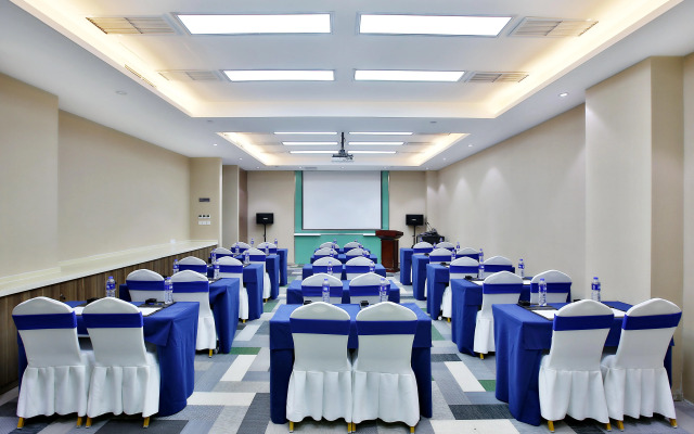 Отель Holiday Inn Express Langfang Park View