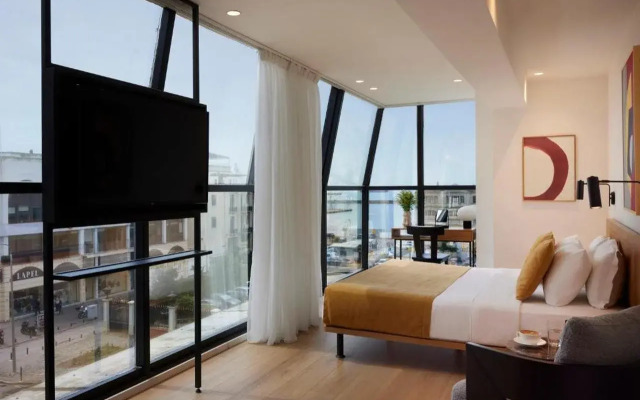 Noa Hotel