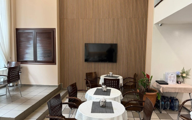 Glaros Hotel
