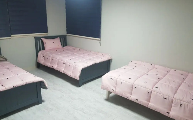 Friends Guest House - woman only