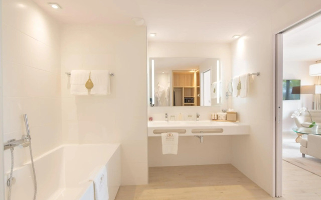 Akoya Hotel & Spa