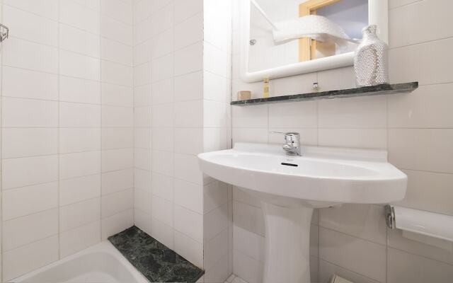 Ampolla Apartment TVL 18