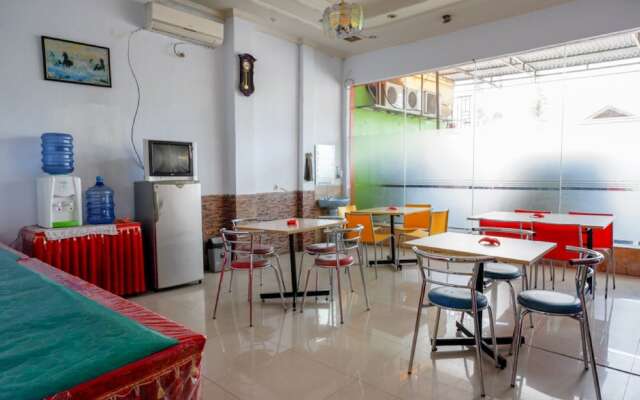 RedDoorz near Kamali Beach Bau Bau