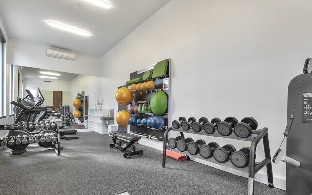 QV Modern Waterfront Apartment - 857