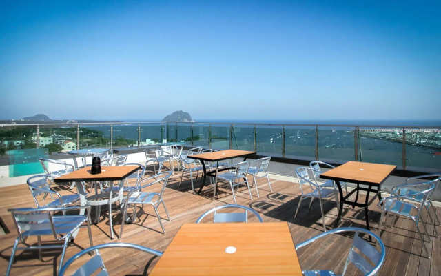 Eins Hotel
