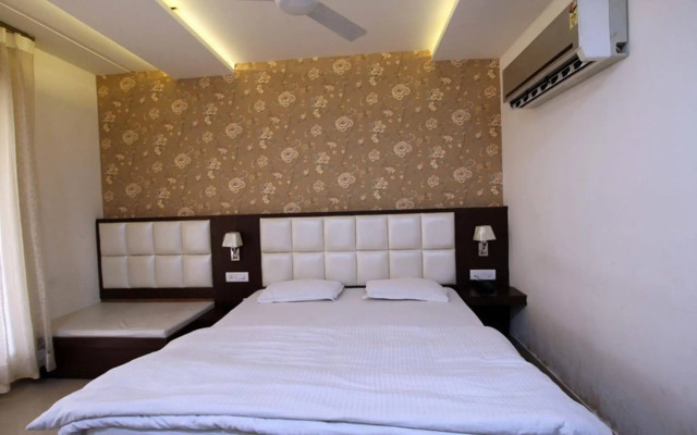 OYO 8095 Hotel Taj Castle