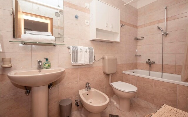 Nice Apartment in Igrane With 3 Bedrooms and Wifi