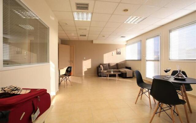 GK Airport Suites - Free Shuttle