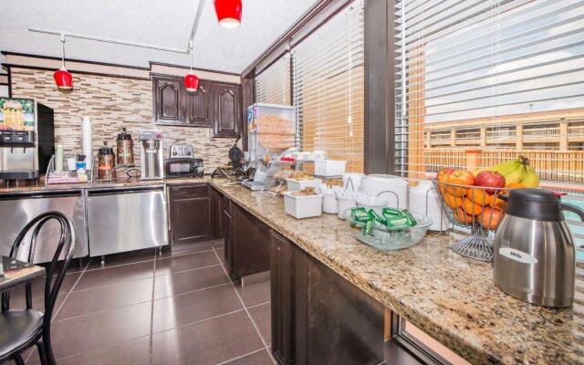 Super 8 by Wyndham Tulsa/Arpt/St Fairgrounds