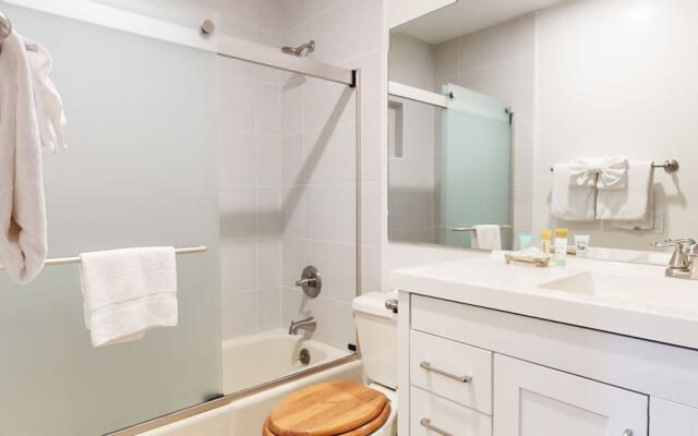 Winterset 12 Centrally Located, Cozy, Washer Dryer by RedAwning