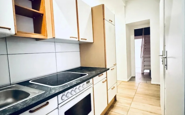 Elegant 5BR Home Ideal for Families