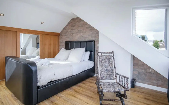 Overland Road 4 Bed House Mumbles