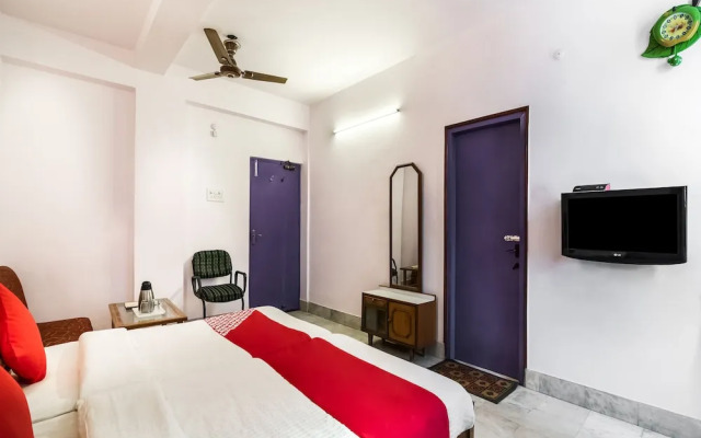 OYO 11732 Maharaja Inn