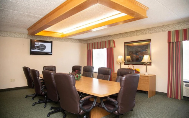 Holiday Lodge Hotel & Conference Center