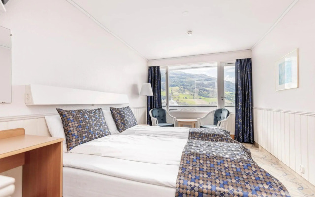 Olden Fjordhotel