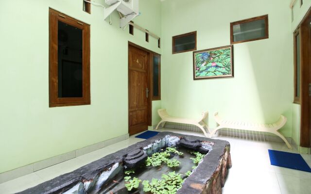 RedDoorz Plus near Taman Sari