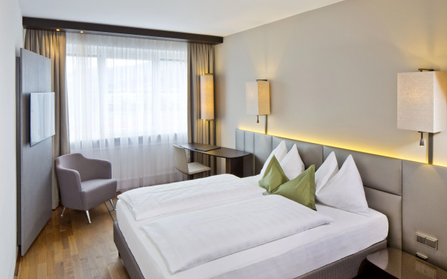 Penz Hotel West