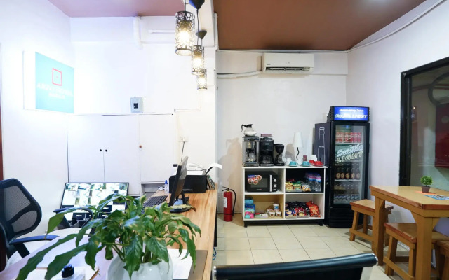 Arzo Hotel Makati by OYO Rooms