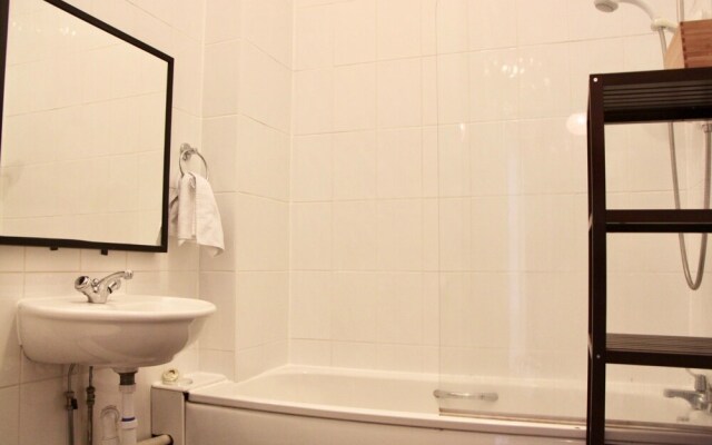 Bright And Spacious Flat Near City Centre