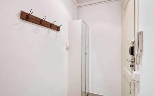 Lovely 2 Bedroom Apartment With Balcony In Lesseps, Gracia
