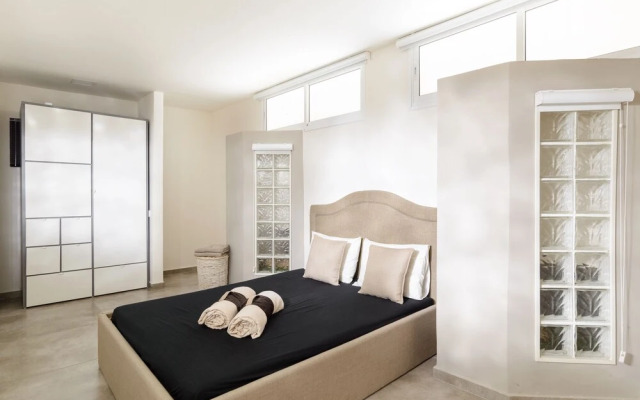 Duplex Lively Neighborhood by FeelHome