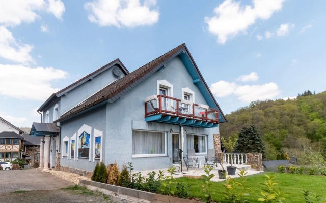 Large holiday home in Mimbach with private garden