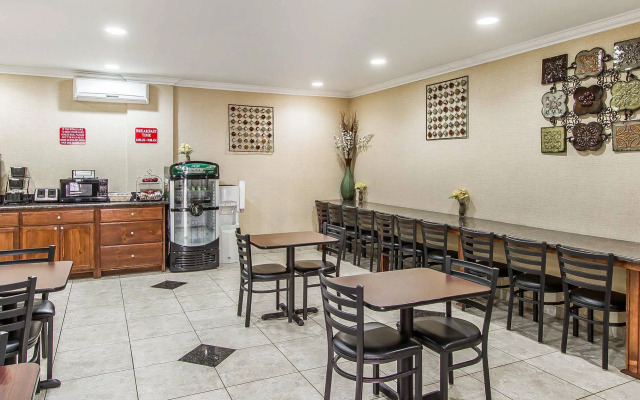 Econo Lodge Inn & Suites Mesa