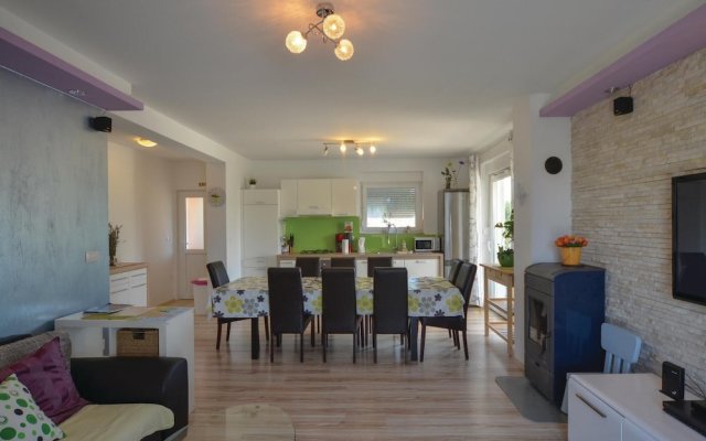 Nice Home in Kanfanar With Wifi and 4 Bedrooms