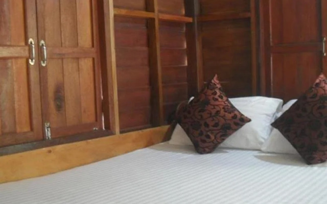 Salad Grand Bungalow & House Rental