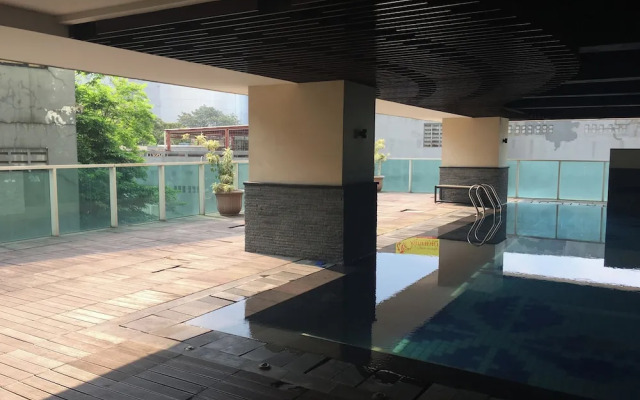 Modern Studio Room Apartment At Tamansari La Grande