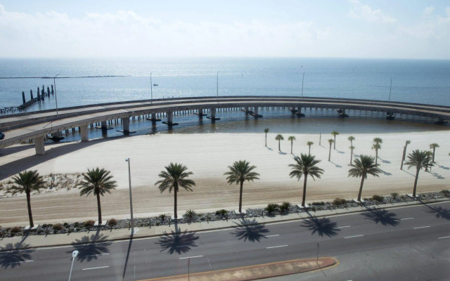 DoubleTree by Hilton Hotel Biloxi