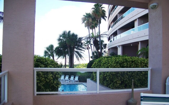 Crescent Beach Club 14C