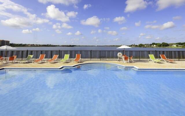 Beautiful Condo Near Universal Studios